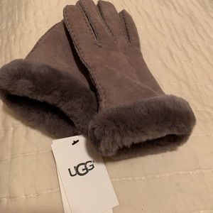 Women’s suede UGG Gloves NWT